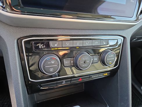 Used 2022 Volkswagen Atlas SEL R-Line image 18