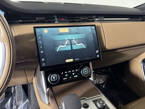 Used 2023 Land Rover Range Rover SE image 23