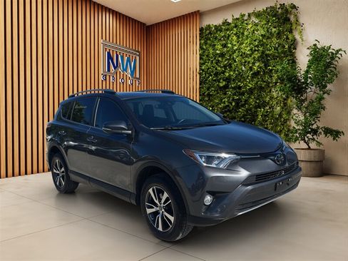 Used 2018 Toyota RAV4 XLE AWD/4WD image 1