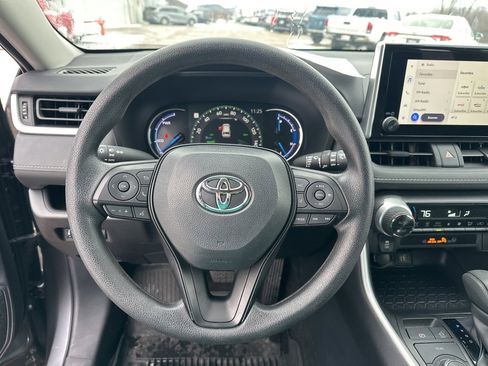 Used 2025 Toyota RAV4 XLE image 19