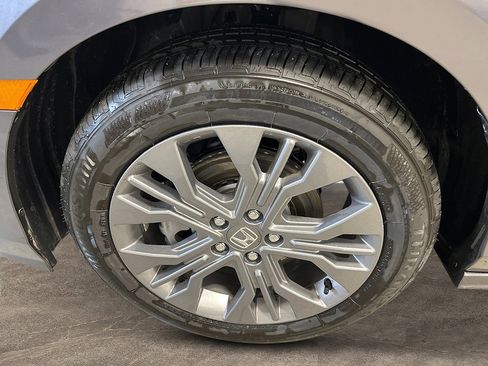 New 2026 Honda Odyssey Touring image 13