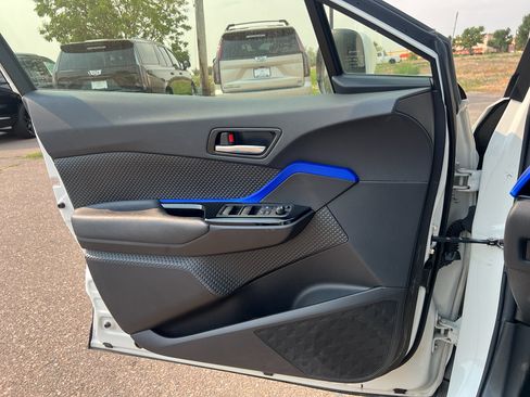 Used 2021 Toyota C-HR XLE FWD image 20
