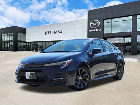 Used 2025 Toyota Corolla SE image 1