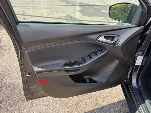 Used 2016 Ford Focus SE image 18