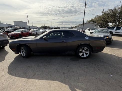 Used 2021 Dodge Challenger SXT image 8