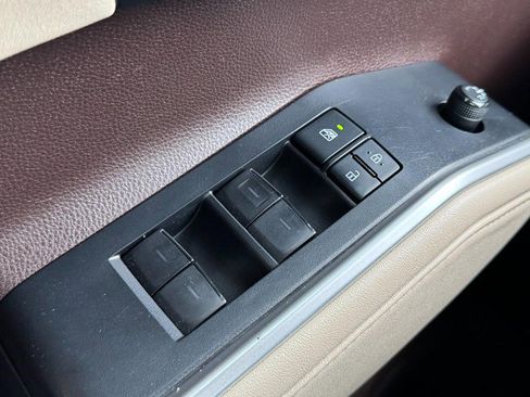 Used 2021 Toyota Highlander XLE image 25