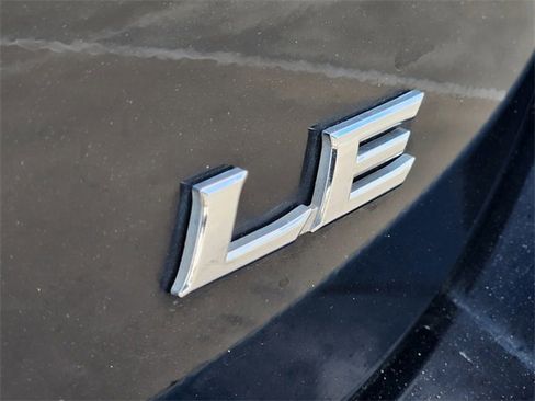 Used 2022 Toyota Camry LE image 7