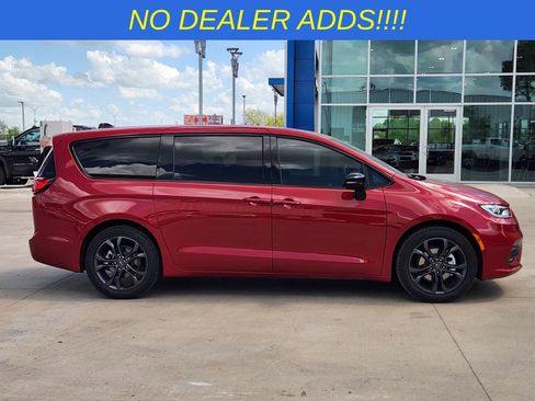 New 2026 Chrysler Pacifica Select image 7