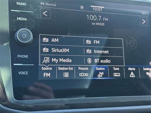 Used 2022 Volkswagen Tiguan SE image 34