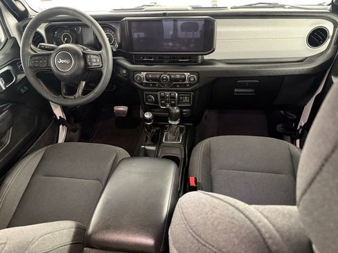 Used 2024 Jeep Gladiator Sport image 15