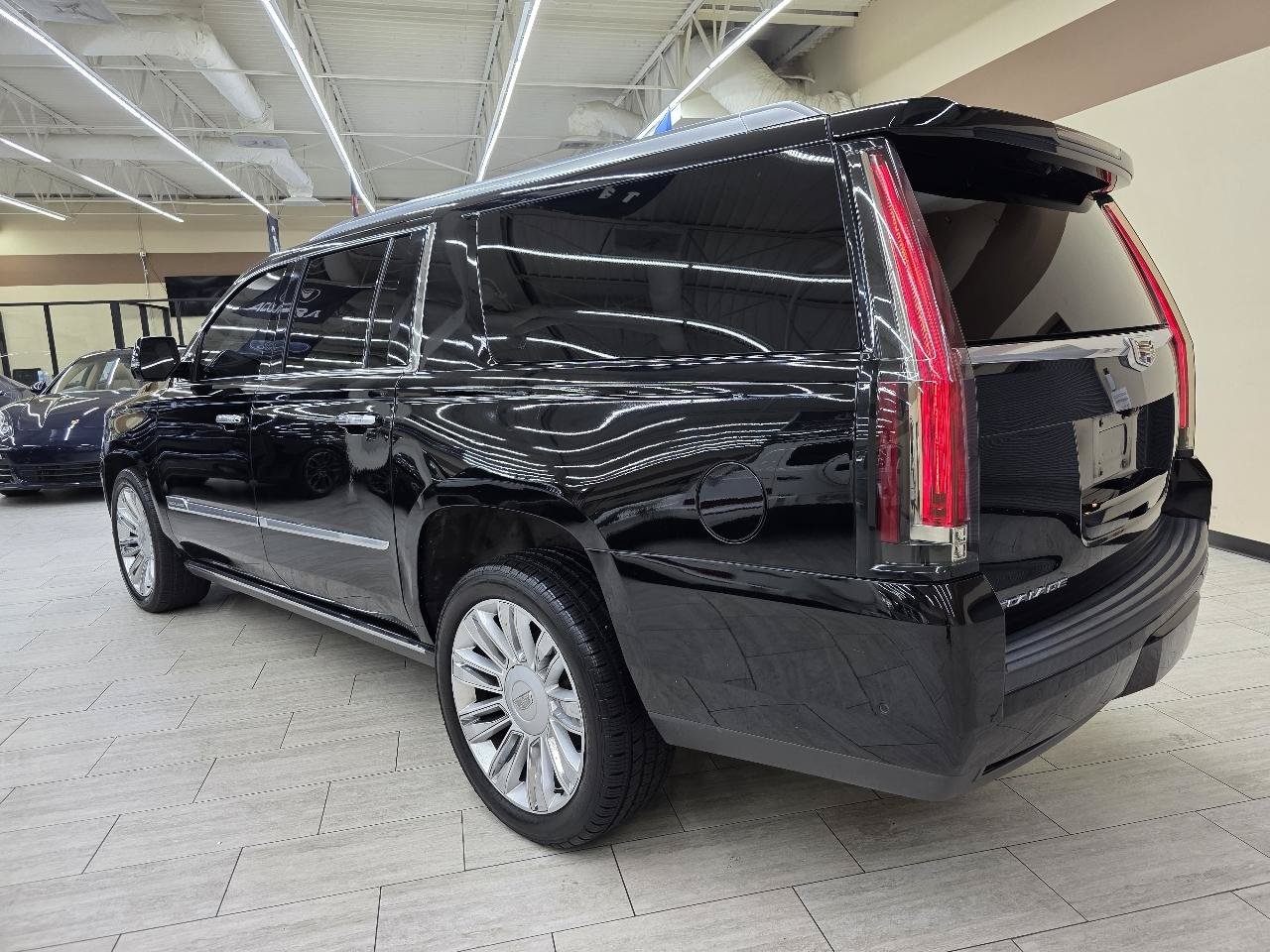 Used 2018 Cadillac Escalade ESV Platinum AWD/4WD image 8