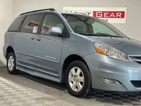 Used 2010 Toyota Sienna XLE image 6