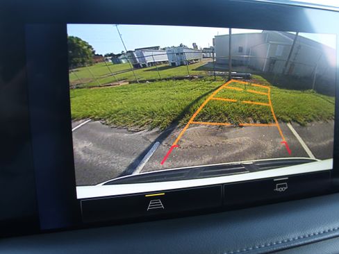 Used 2023 Chevrolet Suburban LT image 30