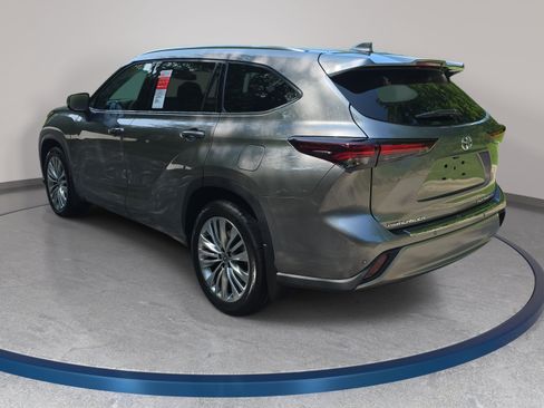New 2026 Toyota Highlander Platinum AWD/4WD image 7