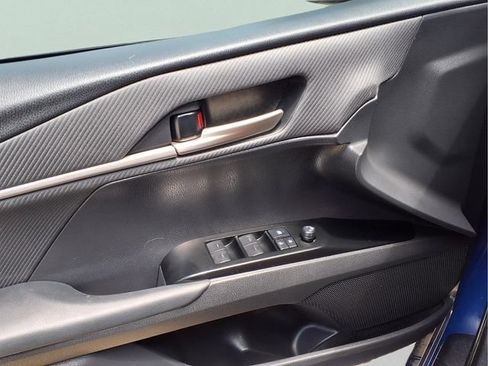 Used 2025 Toyota Camry SE FWD image 17