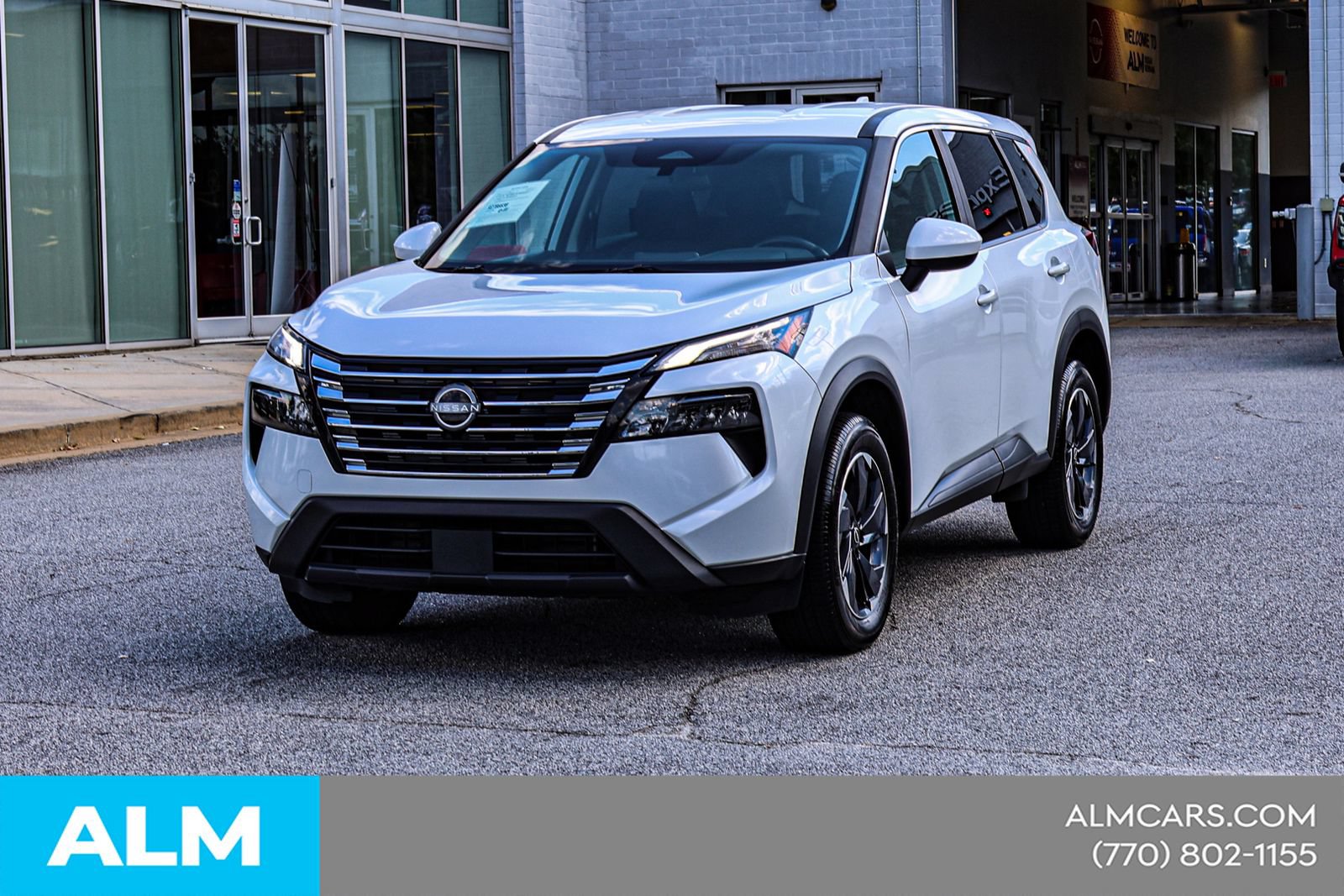 Used 2025 Nissan Rogue SV FWD image 3