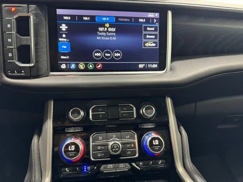 Used 2021 GMC Yukon Denali w/ Denali Premium Package AWD/4WD image 4