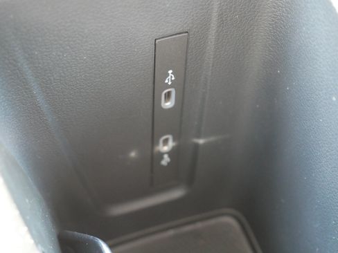 Certified 2025 Volkswagen Tiguan SE AWD/4WD image 30