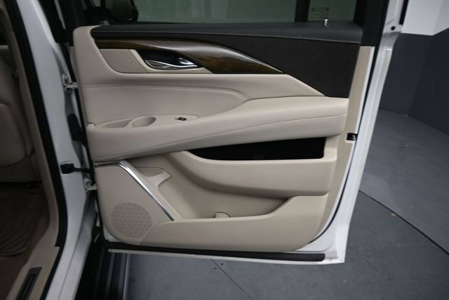 Used 2018 Cadillac Escalade ESV Premium Luxury AWD/4WD image 29