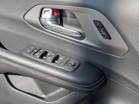 New 2027 Chrysler Pacifica Select FWD image 16