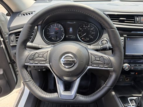 Used 2017 Nissan Rogue SL AWD/4WD image 18