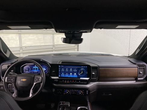 Used 2023 Chevrolet Silverado 1500 High Country w/ Technology Package AWD/4WD image 12