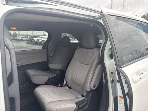 Used 2022 Toyota Sienna LE FWD image 12