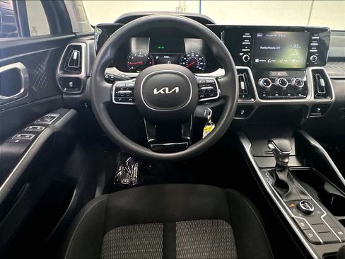 Used 2022 Kia Sorento LX AWD/4WD image 11