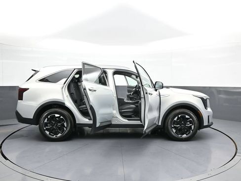 New 2026 Kia Sorento S FWD image 43