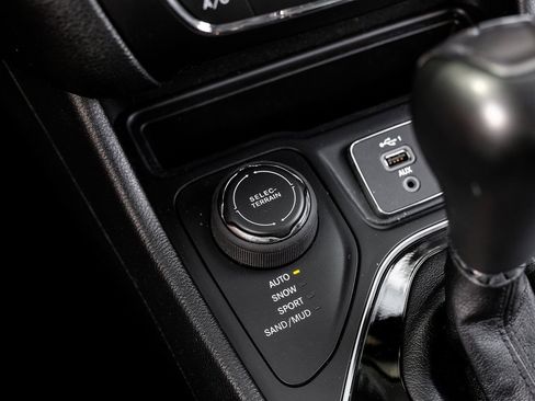 Used 2022 Jeep Cherokee Limited w/ Elite Package image 36