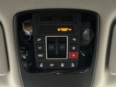 Used 2025 Kia Carnival SX FWD image 33
