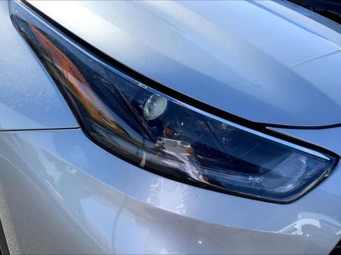 Used 2021 Toyota Highlander XLE image 28
