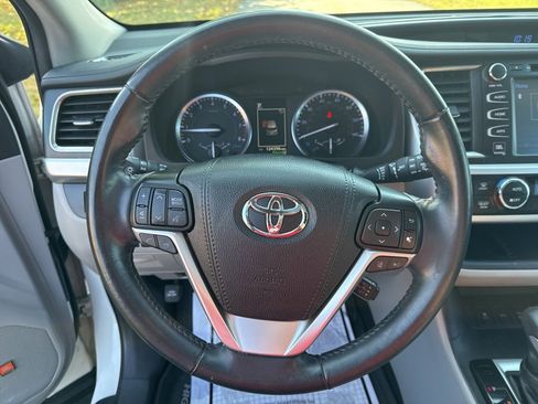 Used 2019 Toyota Highlander Limited image 16