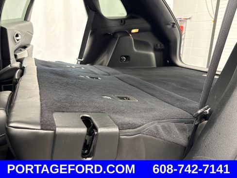 Used 2019 Jeep Cherokee Latitude Plus w/ Comfort/Convenience Group AWD/4WD image 31