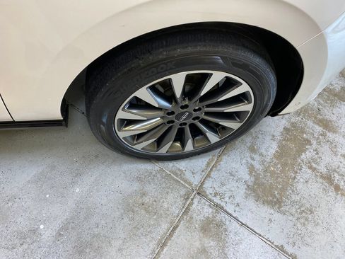 Used 2018 Lincoln Navigator Select w/ Technology Package RWD image 14