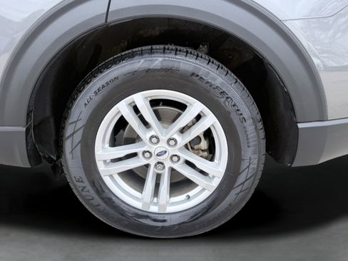 Used 2022 Ford Explorer XLT image 11