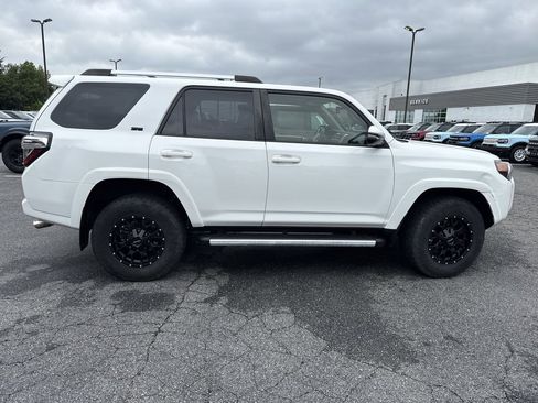 Used 2022 Toyota 4Runner SR5 Premium AWD/4WD image 8