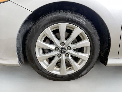 Used 2018 Toyota Camry LE image 28