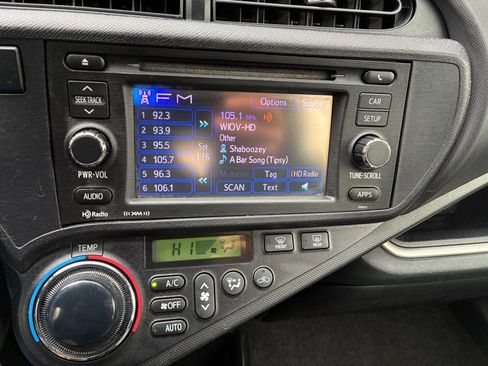 Used 2014 Toyota Prius C image 9