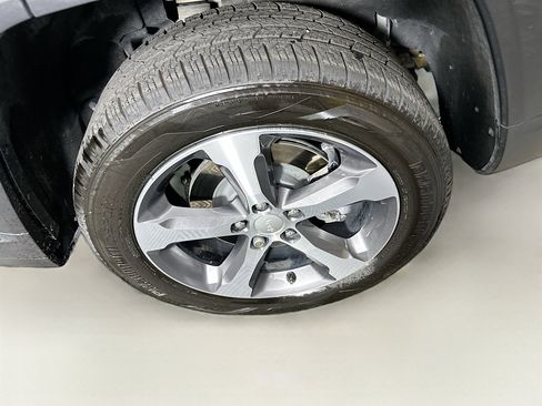 Used 2023 Jeep Grand Cherokee 4WD 4xe image 11