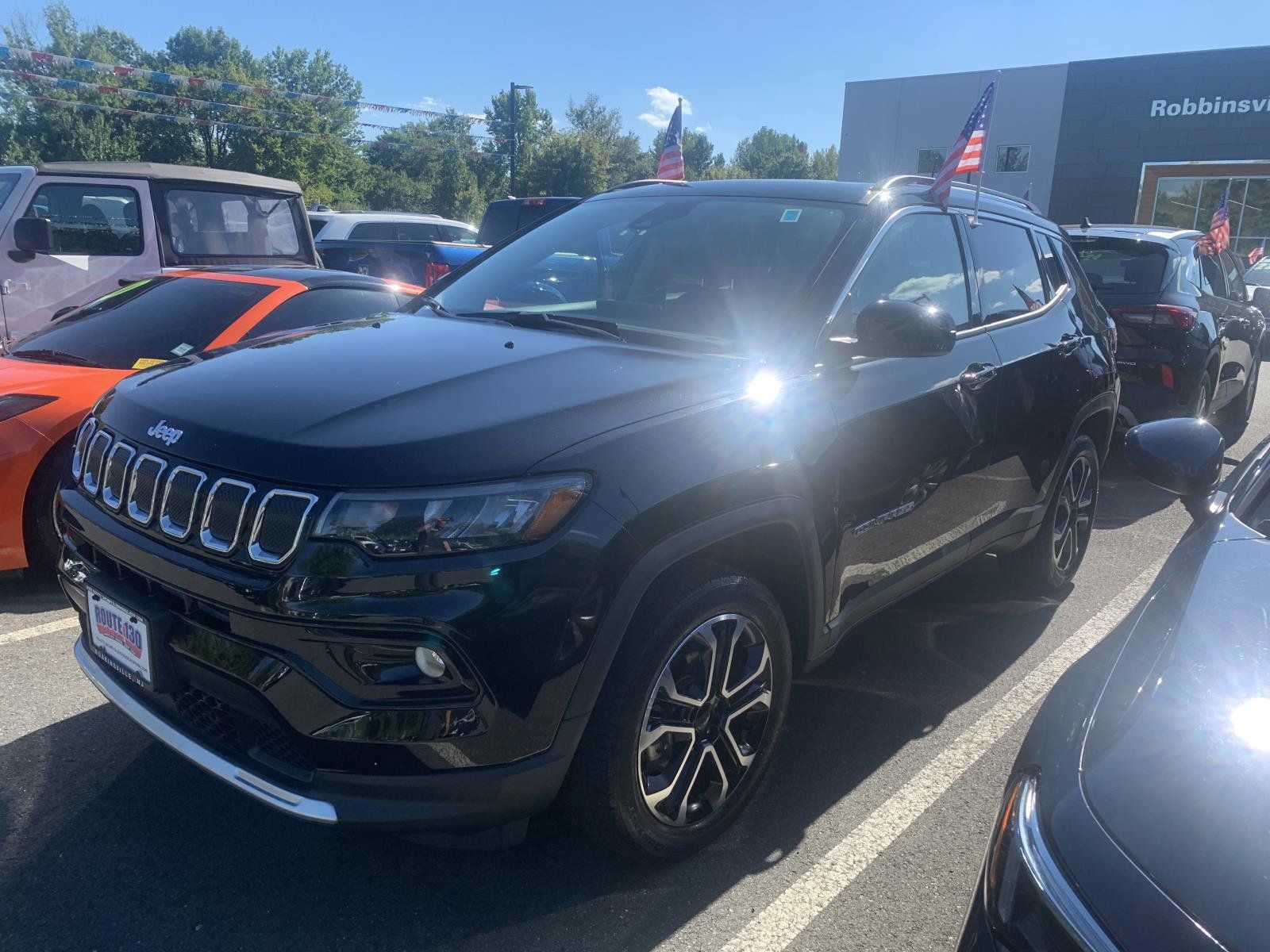 Used 2022 Jeep Compass Limited w/ Sun and Sound Group AWD/4WD image 3