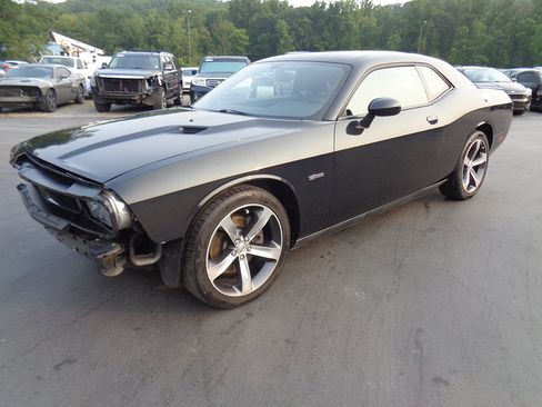 Used 2014 Dodge Challenger SXT image 1