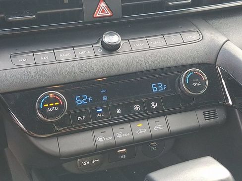 Used 2025 Hyundai Elantra SEL FWD image 16