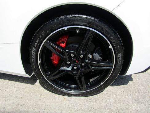 Used 2022 Chevrolet Corvette Stingray Preferred Cpe w/ Z51 Performance Package RWD image 25
