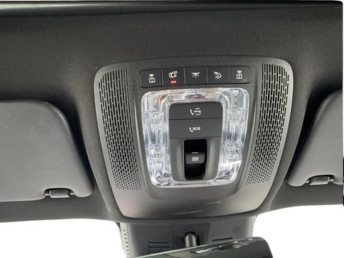 Used 2025 Mercedes-Benz GLB 250 4MATIC image 43