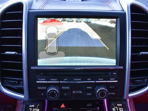 Used 2014 Porsche Cayenne GTS image 20