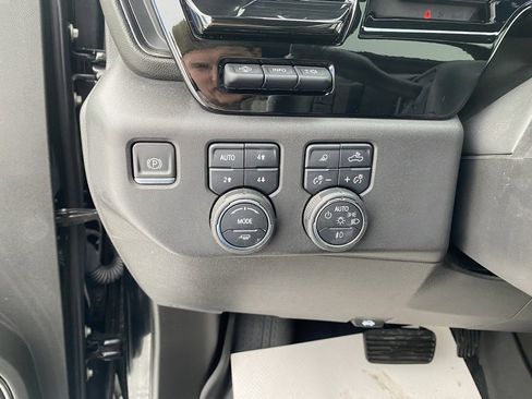 Used 2022 Chevrolet Silverado 1500 ZR2 w/ Technology Package image 15