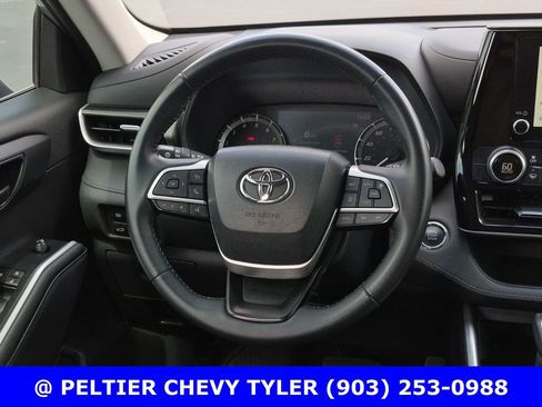Used 2023 Toyota Highlander LE FWD image 37