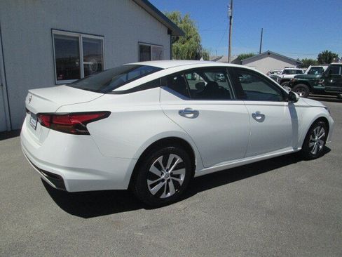 Used 2023 Nissan Altima 2.5 S FWD image 6