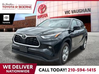 Used 2025 Toyota Highlander LE FWD video 1